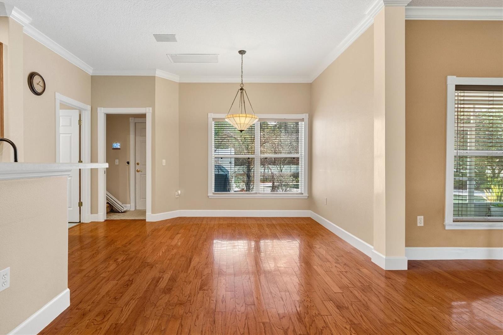 Image 24 of 79 For 441 Courtlea Oaks Boulevard