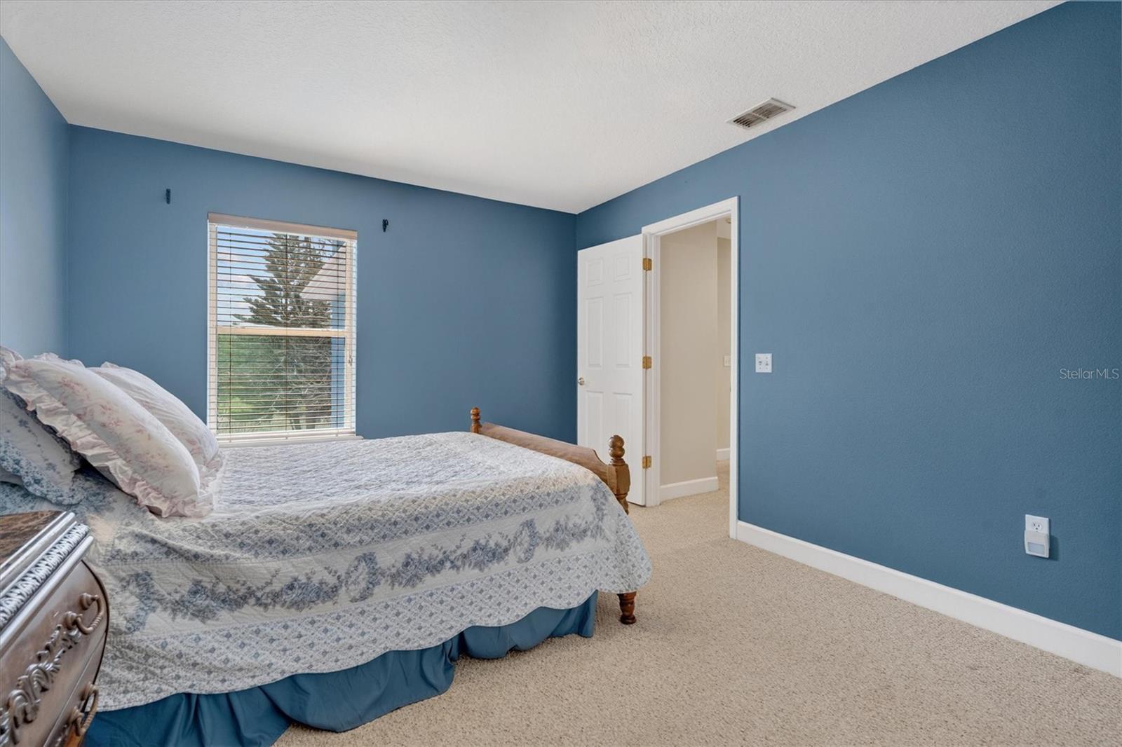 Image 41 of 79 For 441 Courtlea Oaks Boulevard