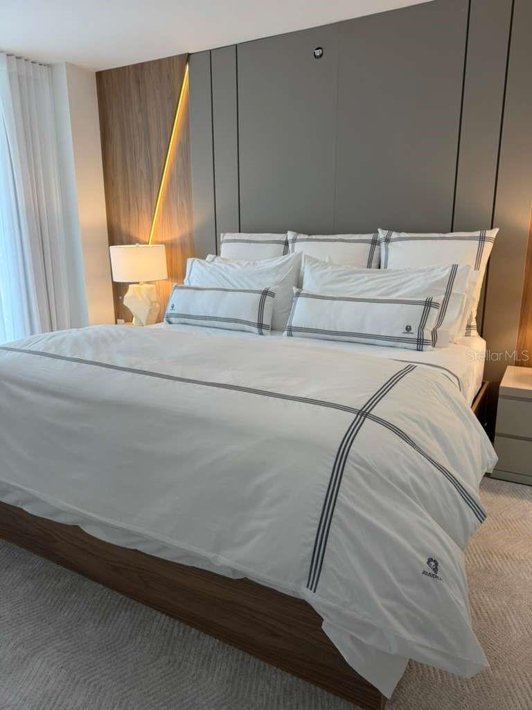 Image 13 of 36 For 20505 Country Club Drive 534