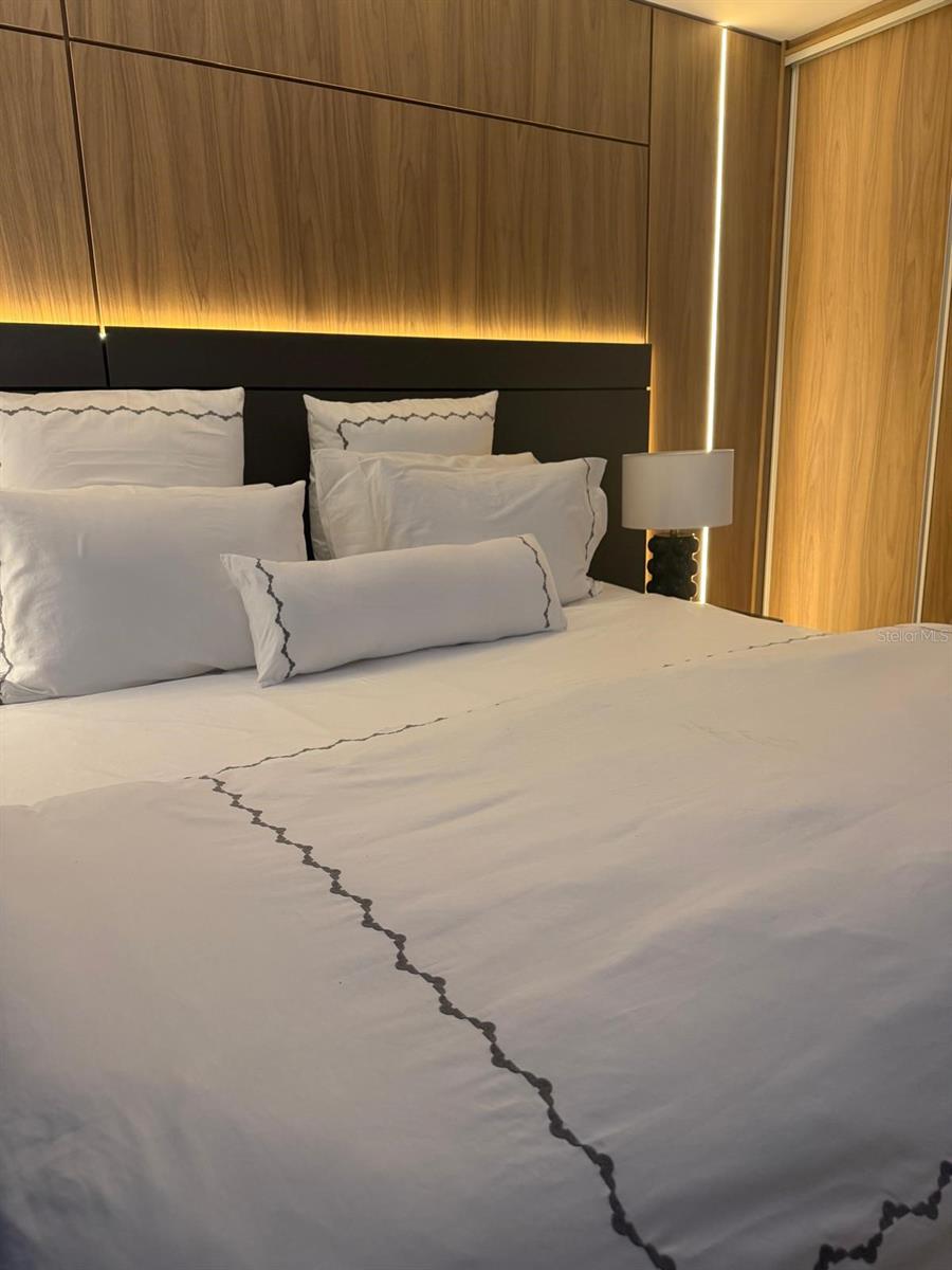 Image 14 of 36 For 20505 Country Club Drive 534