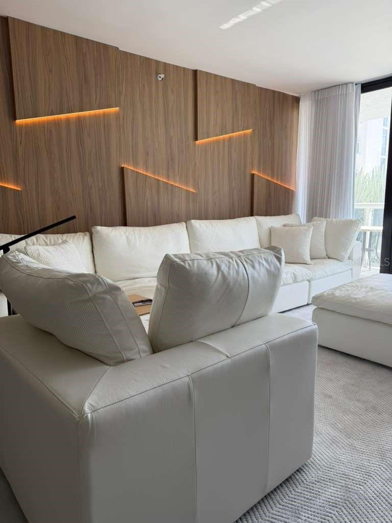 Image 17 of 36 For 20505 Country Club Drive 534