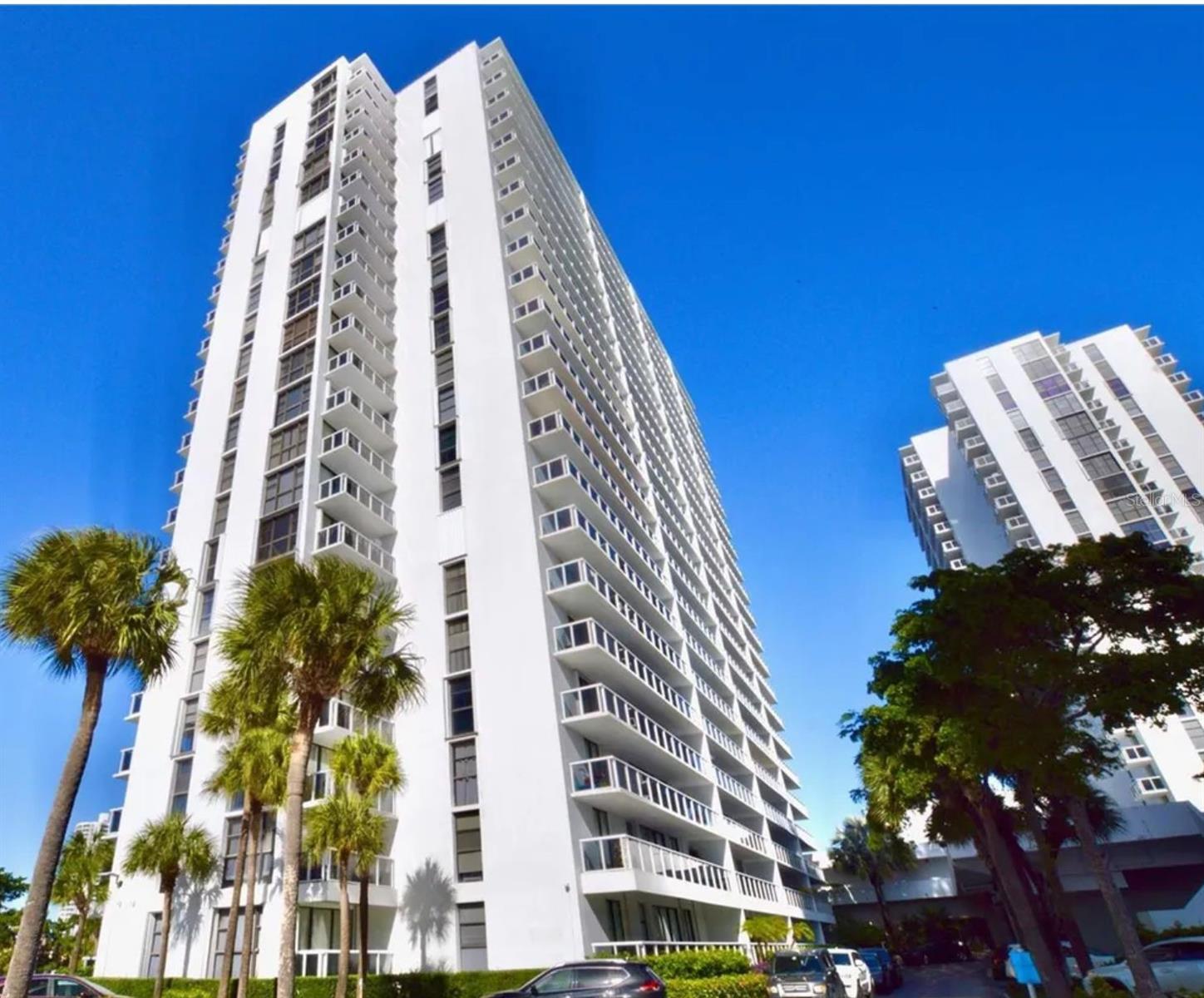 Image 2 of 36 For 20505 Country Club Drive 534