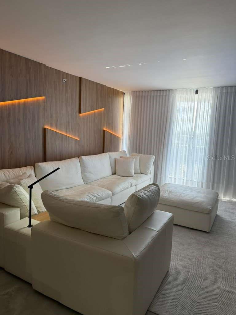 Image 21 of 36 For 20505 Country Club Drive 534