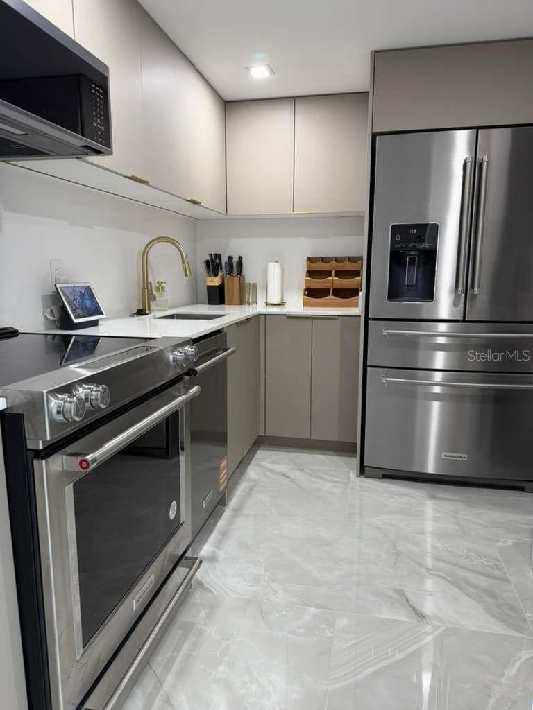 Image 25 of 36 For 20505 Country Club Drive 534