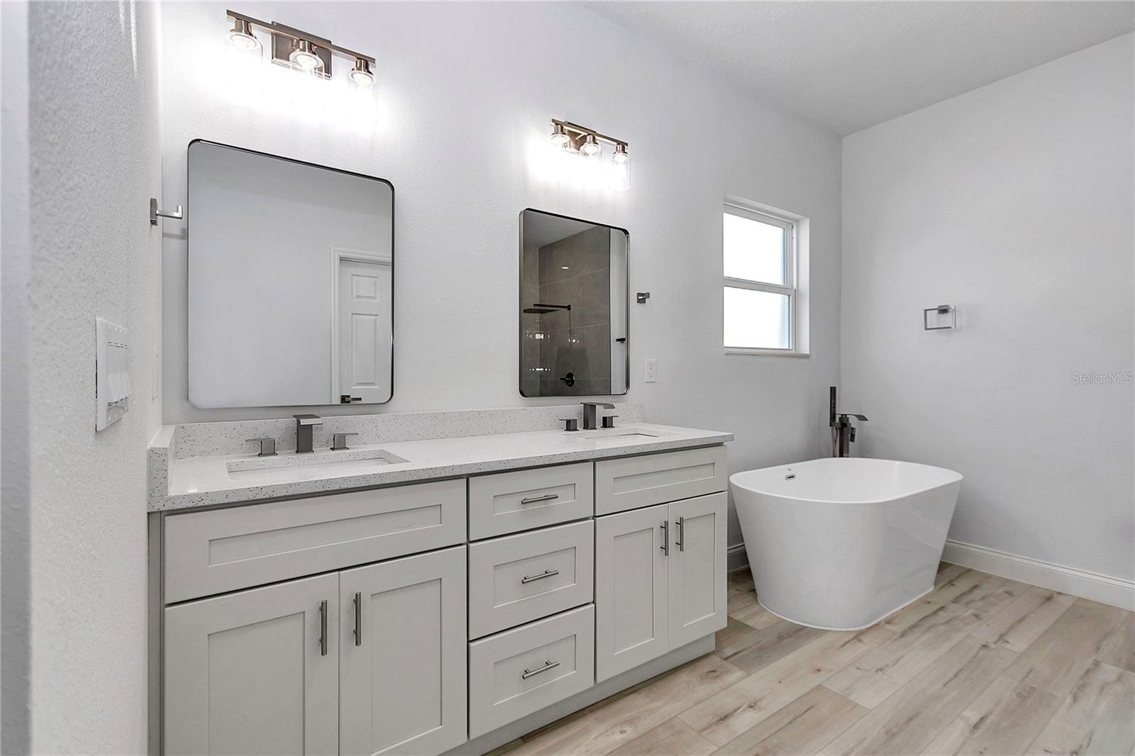 Image 10 of 38 For 15227 28th Avenue Road