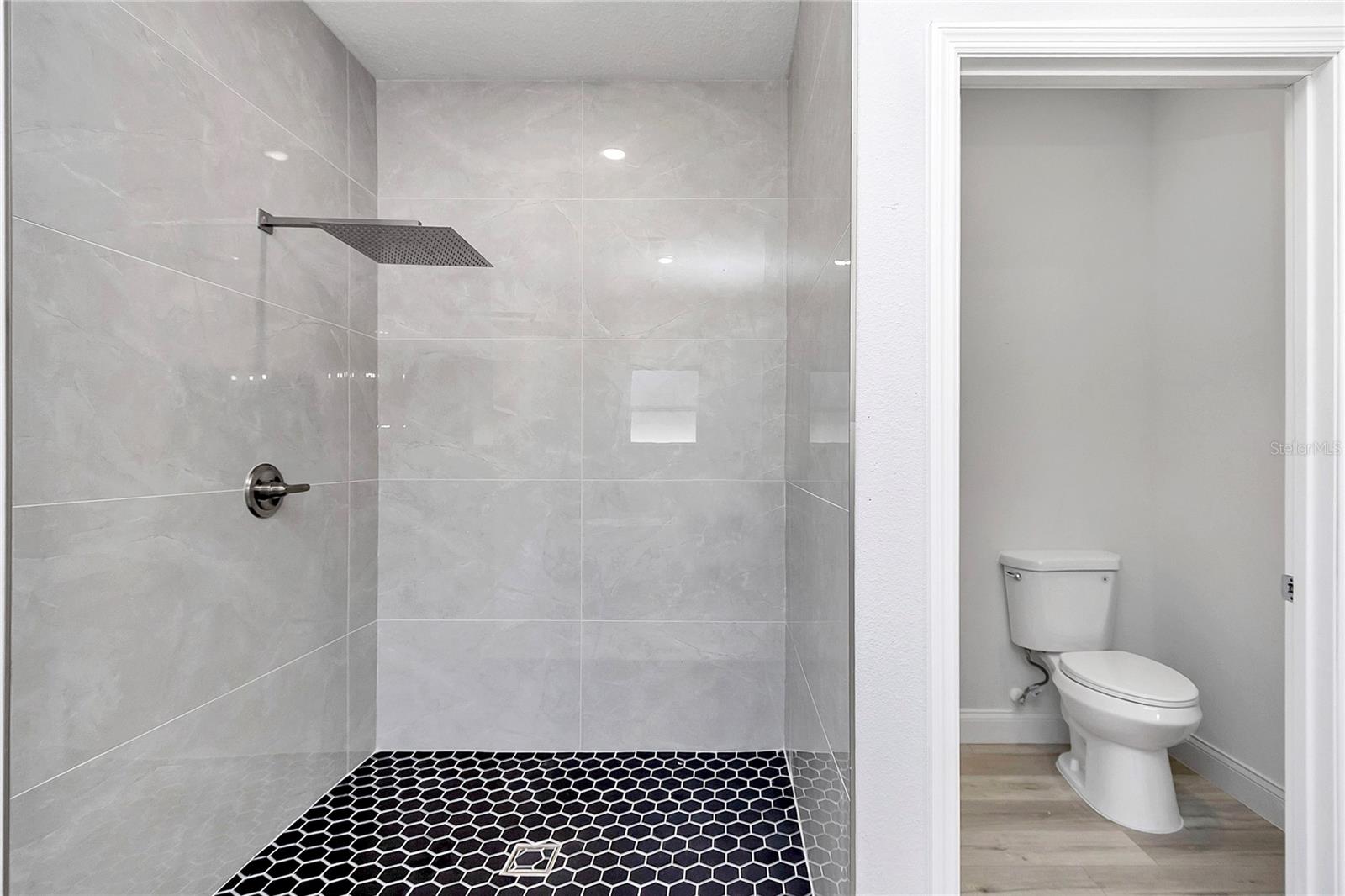 Image 11 of 38 For 15227 28th Avenue Road