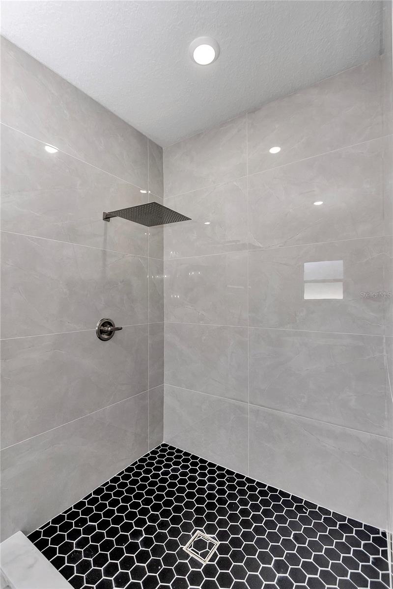 Image 12 of 38 For 15227 28th Avenue Road