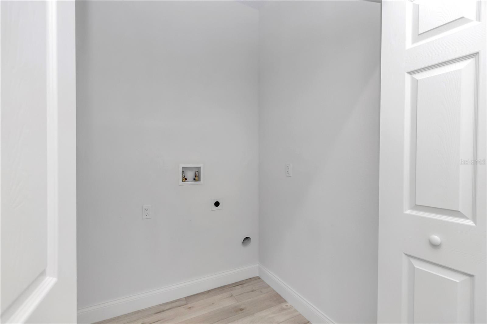 Image 24 of 38 For 15227 28th Avenue Road