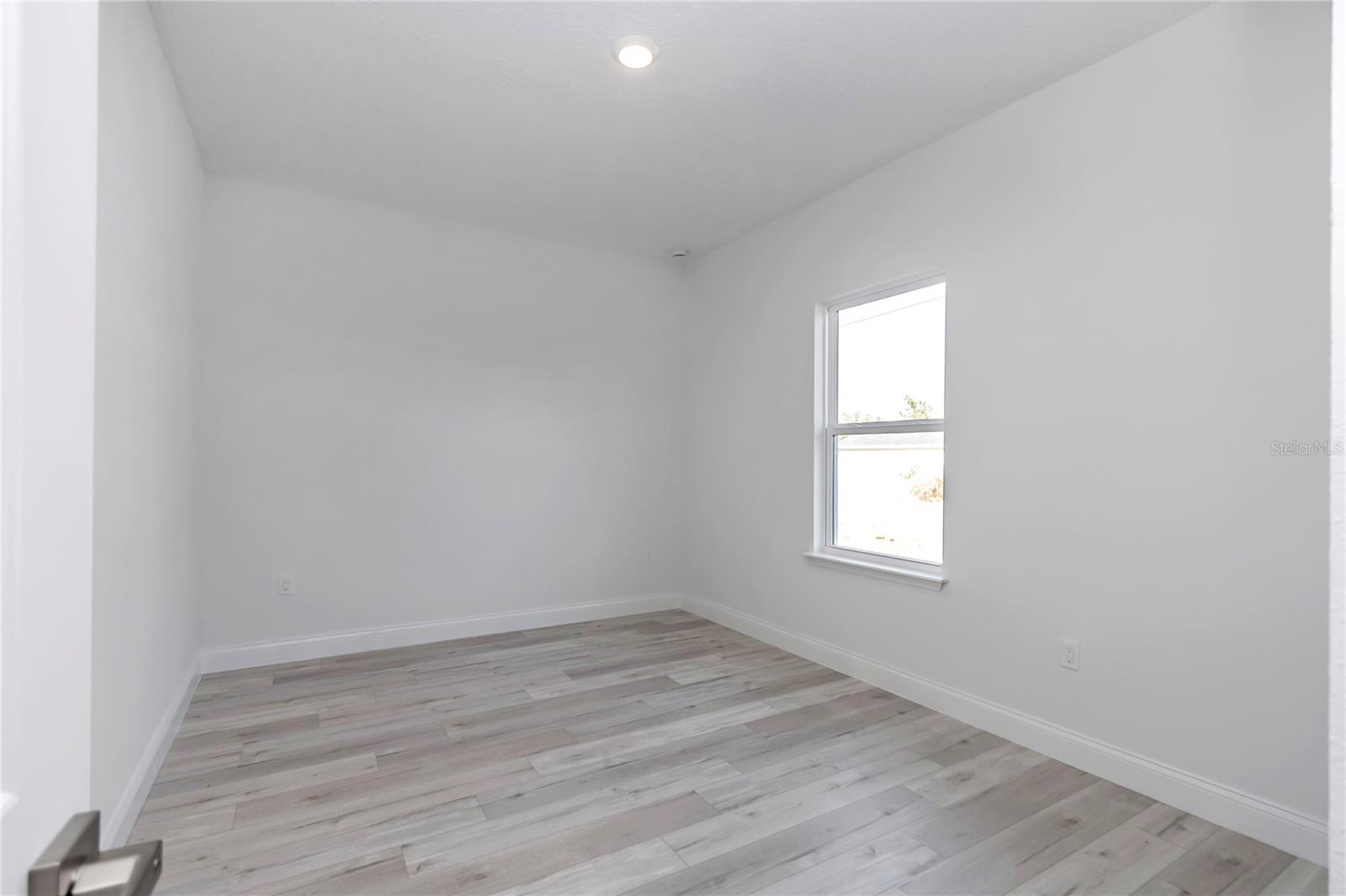 Image 30 of 38 For 15227 28th Avenue Road