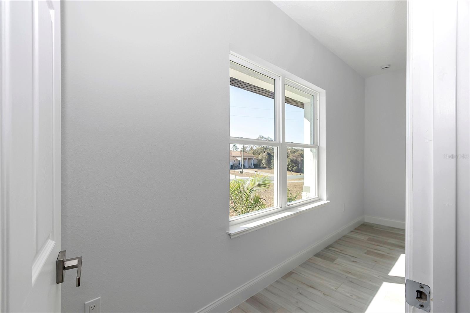 Image 7 of 38 For 15227 28th Avenue Road