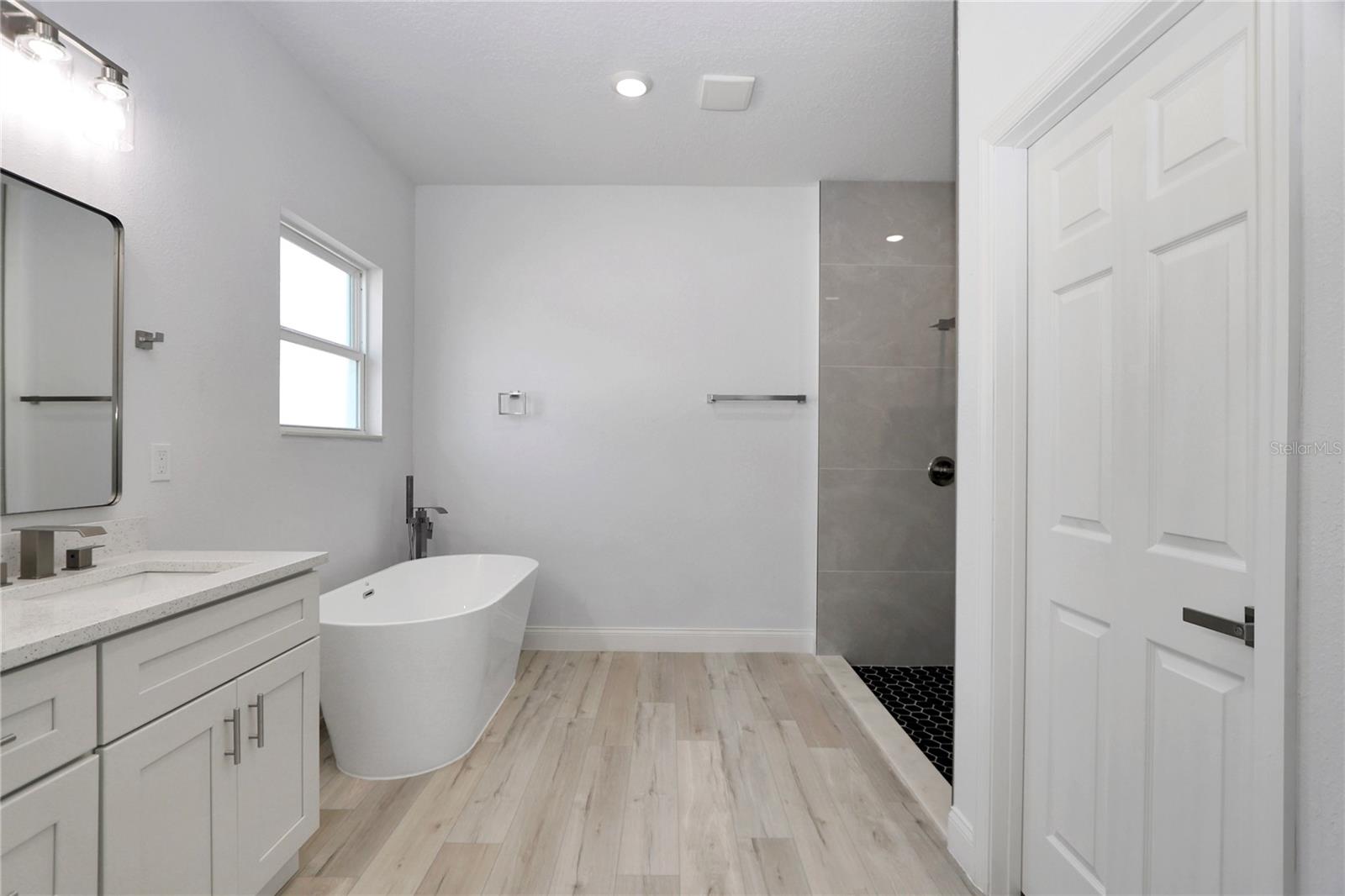 Image 9 of 38 For 15227 28th Avenue Road