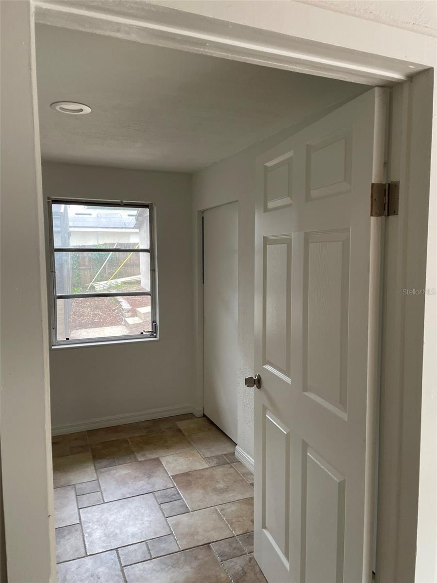 Image 10 of 27 For 530 Webster Street