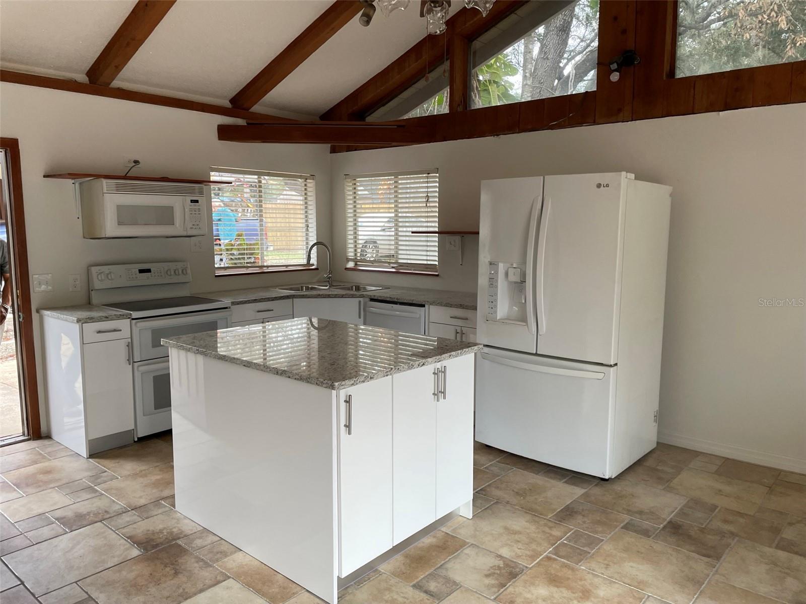 Image 6 of 27 For 530 Webster Street