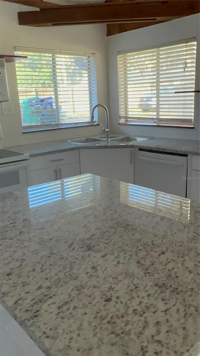 Image 7 of 27 For 530 Webster Street