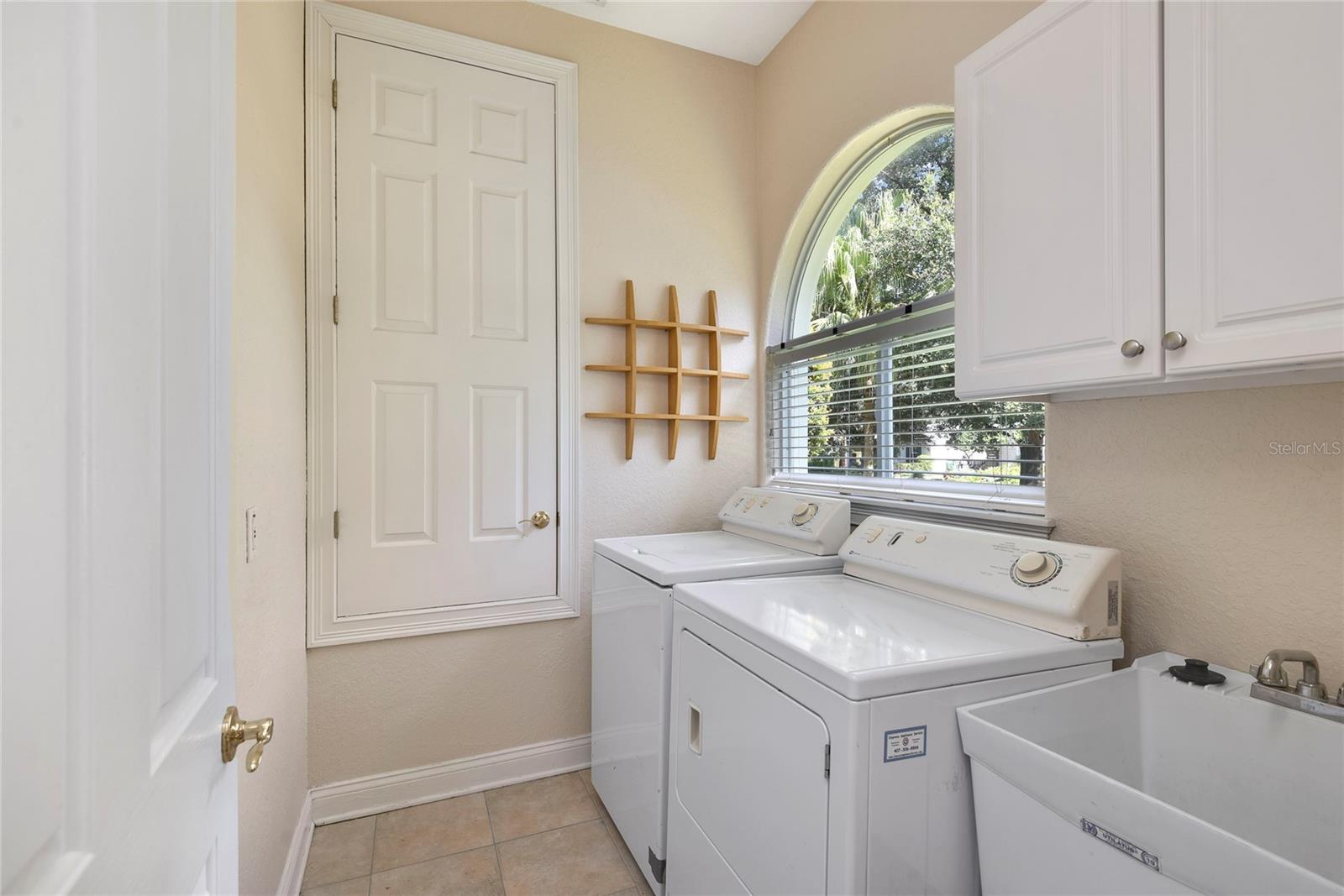 Image 22 of 35 For 1879 Sunset Drive