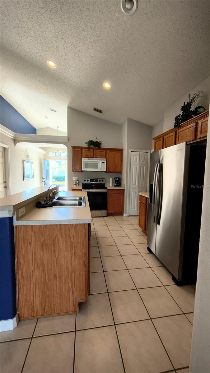 Image 2 of 43 For 16721 Rolling Green Drive S