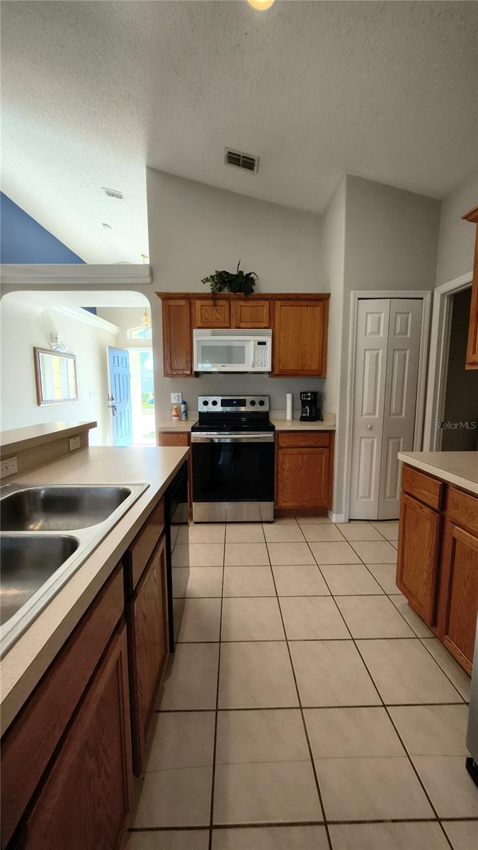 Image 25 of 43 For 16721 Rolling Green Drive S