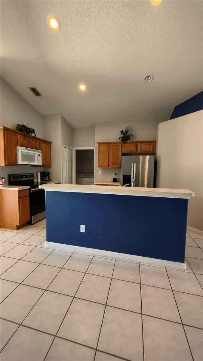 Image 28 of 43 For 16721 Rolling Green Drive S