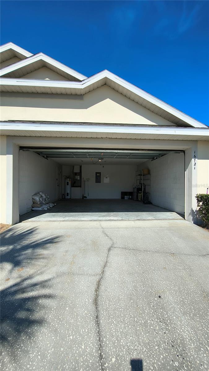 Image 6 of 43 For 16721 Rolling Green Drive S