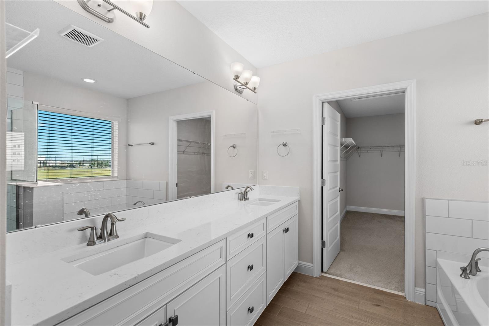 Image 17 of 37 For 18309 Oliver Twist Way