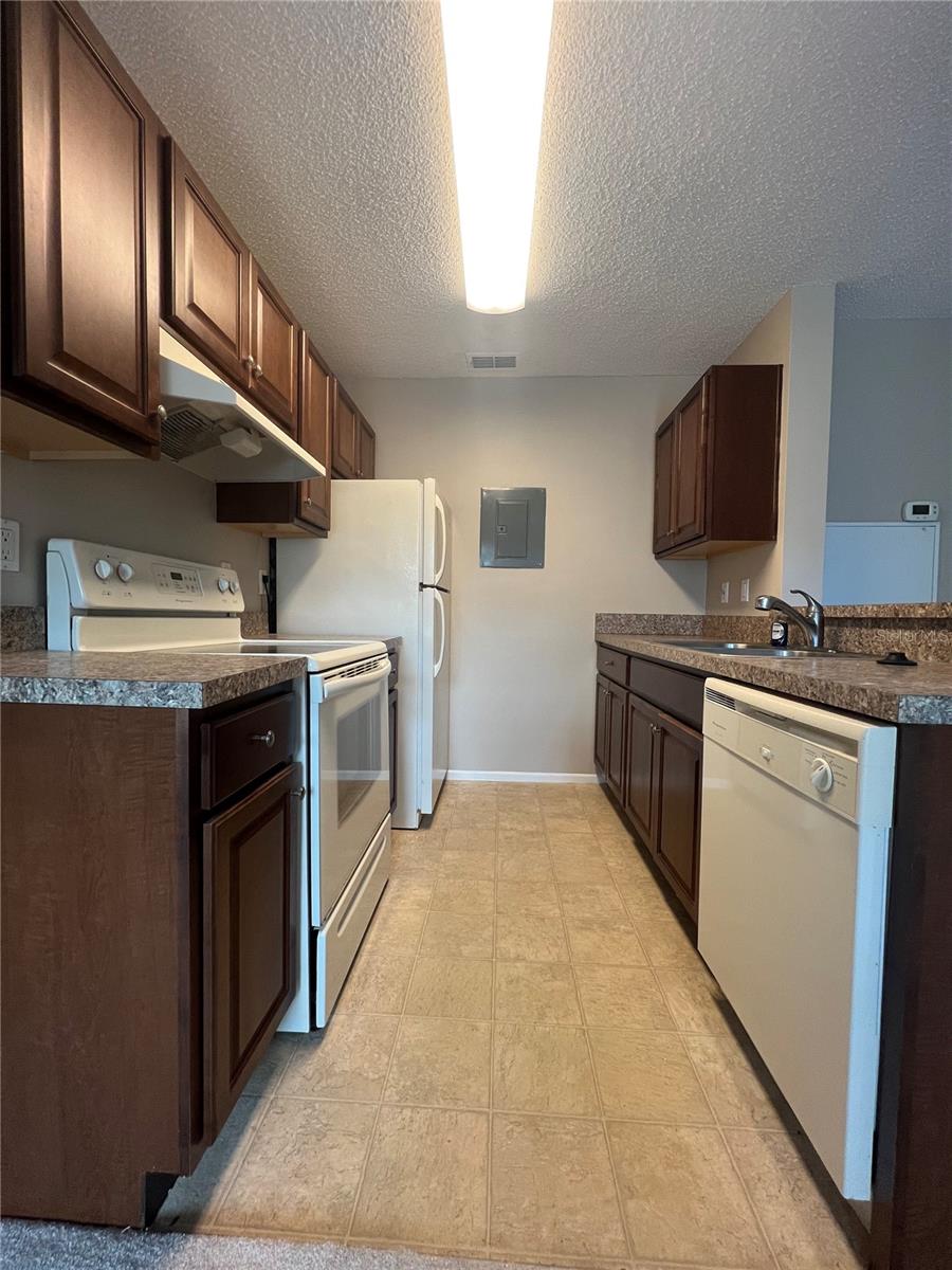 Image 5 of 16 For 2584 Grassy Point Dr  104