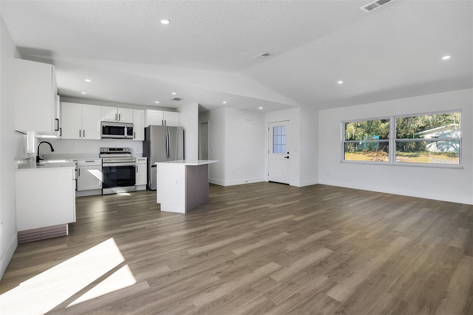 Image 10 of 39 For 1350 Lake Asher Circle