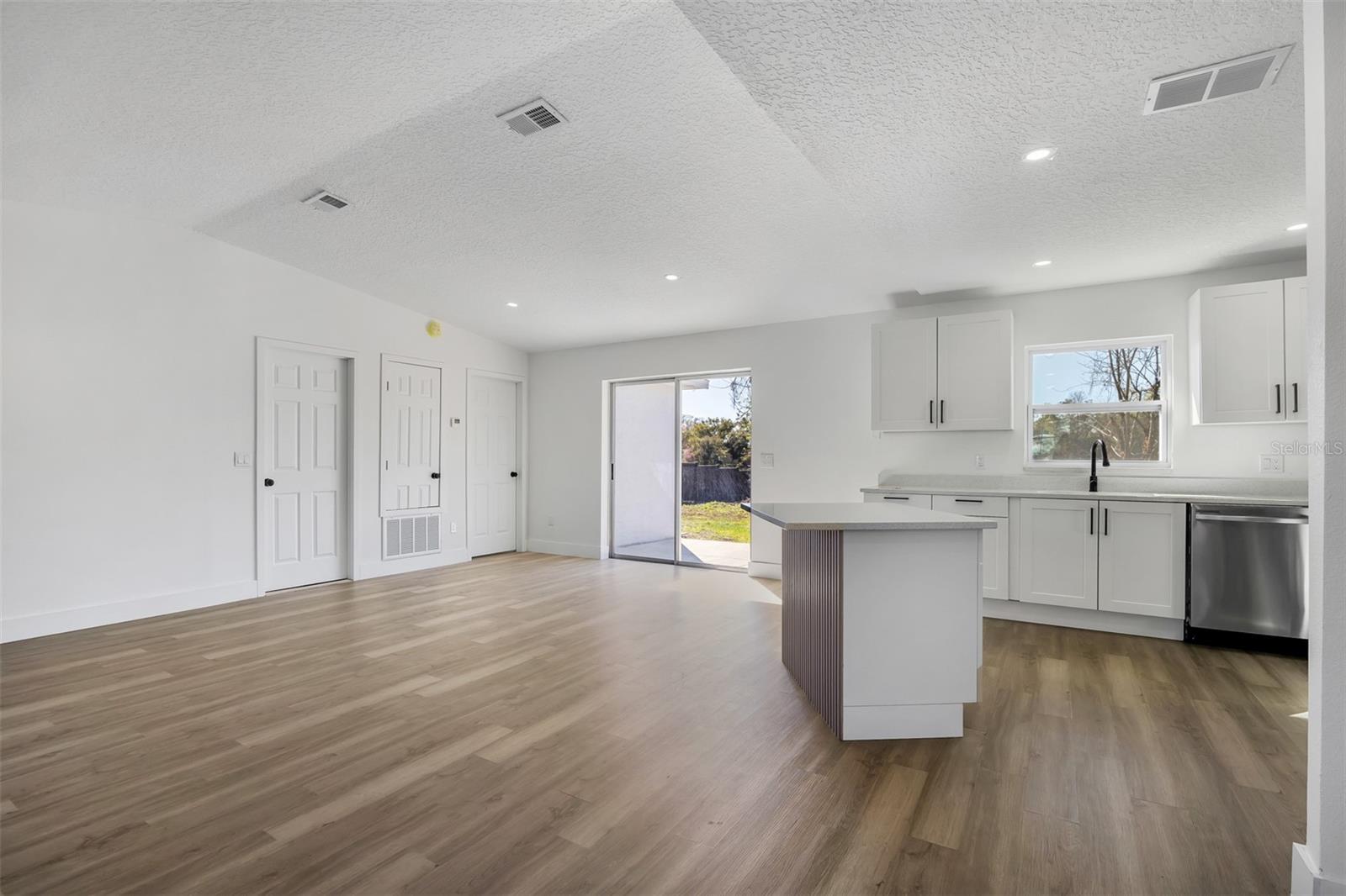 Image 11 of 39 For 1350 Lake Asher Circle