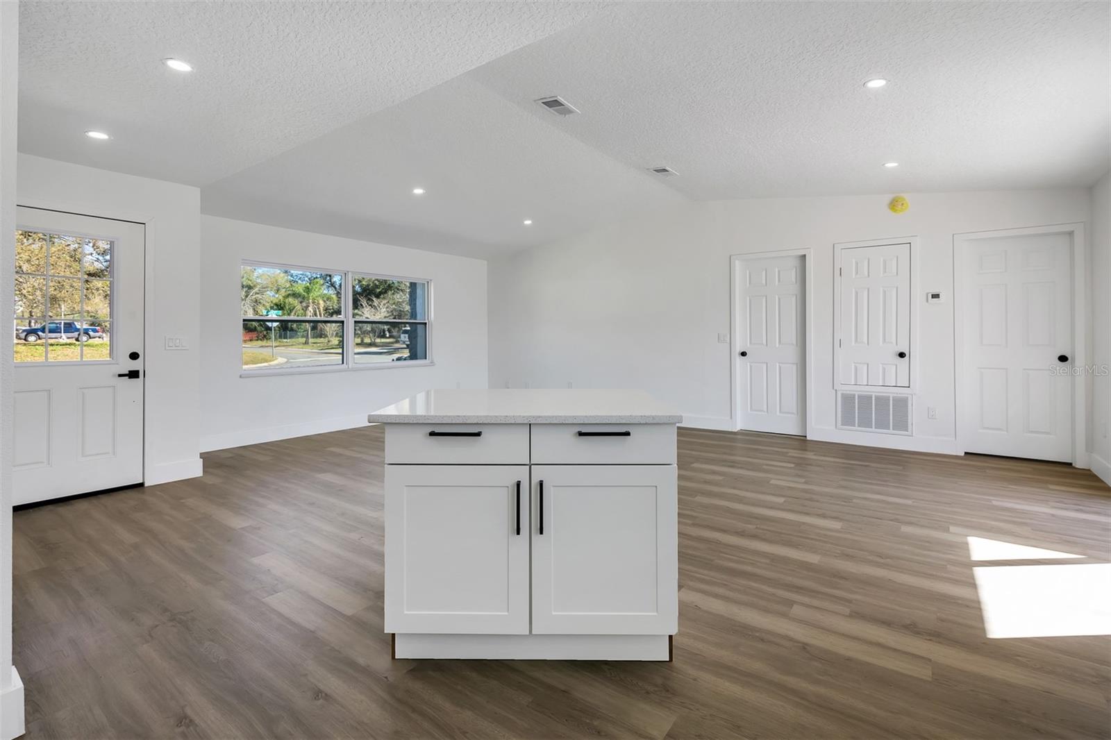 Image 12 of 39 For 1350 Lake Asher Circle