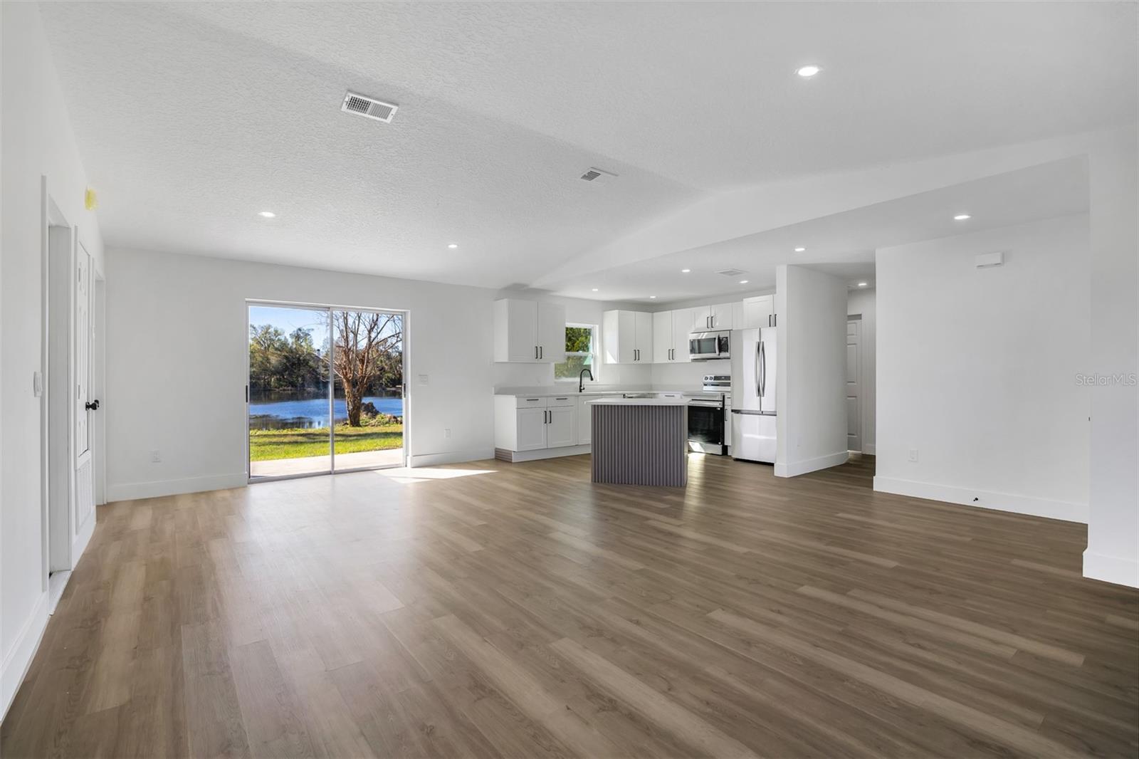 Image 13 of 39 For 1350 Lake Asher Circle