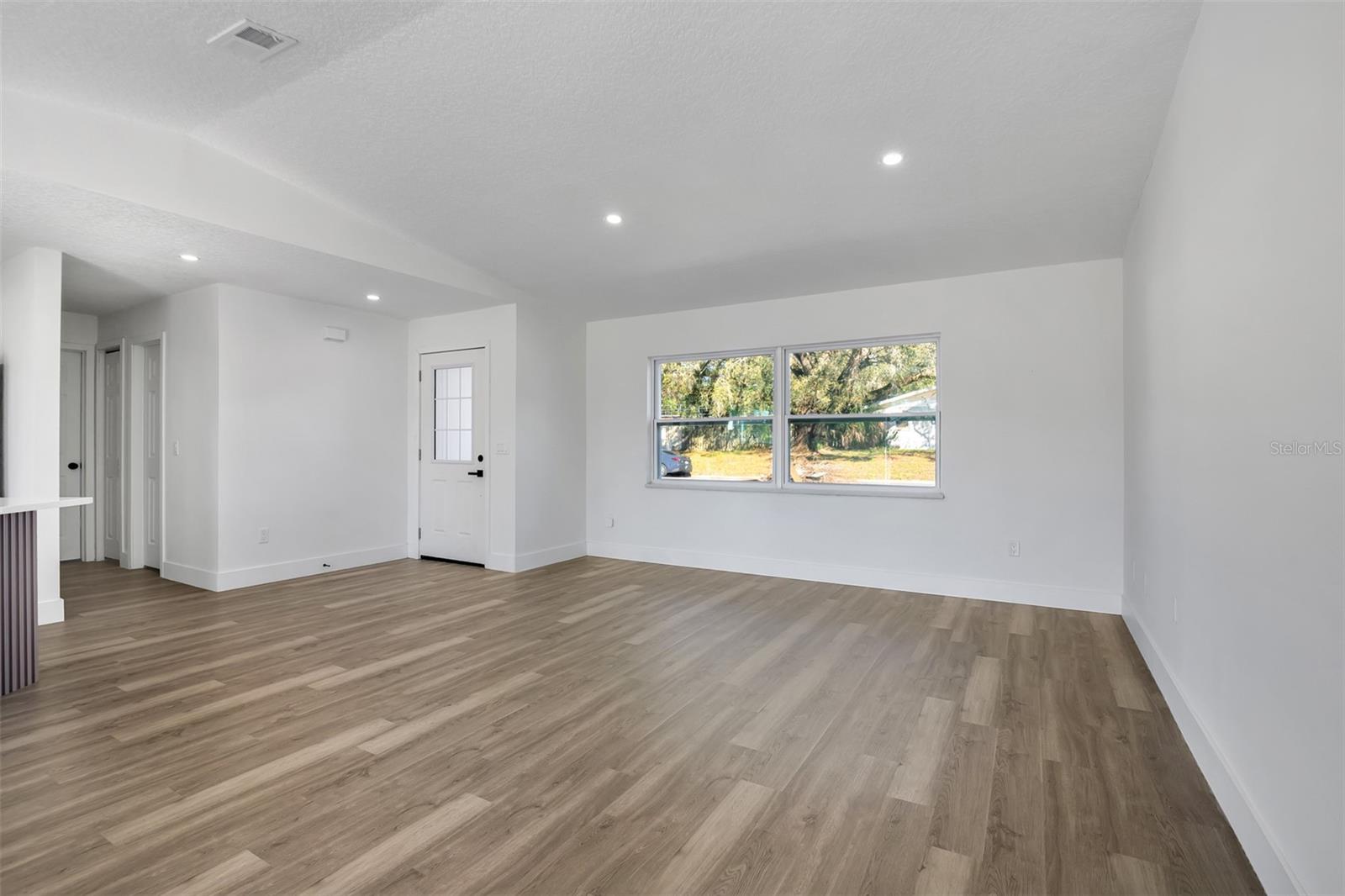 Image 14 of 39 For 1350 Lake Asher Circle