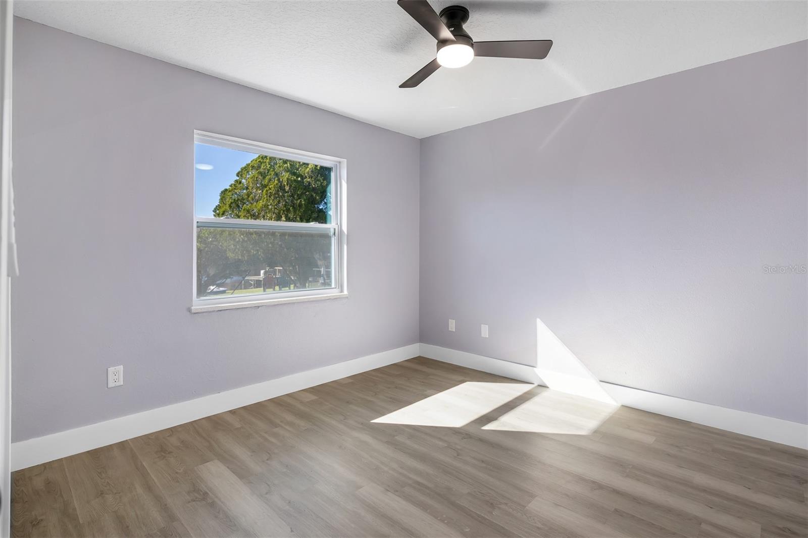 Image 20 of 39 For 1350 Lake Asher Circle