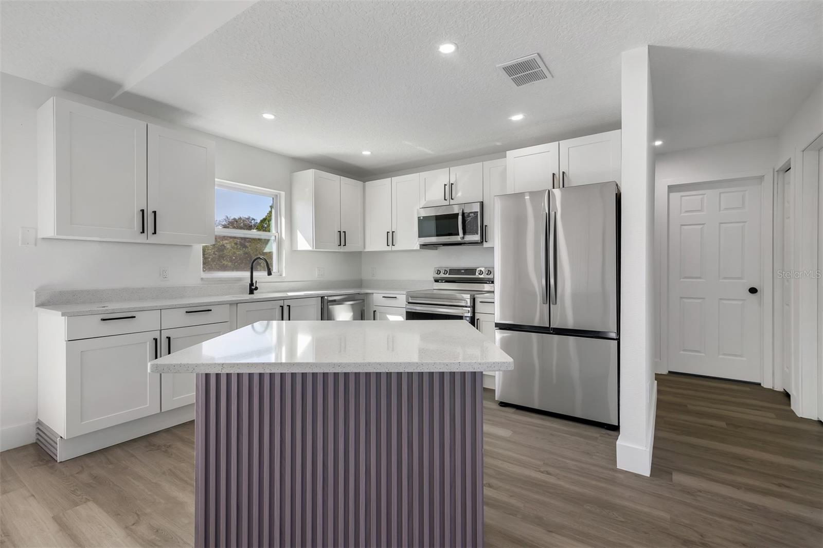 Image 7 of 39 For 1350 Lake Asher Circle