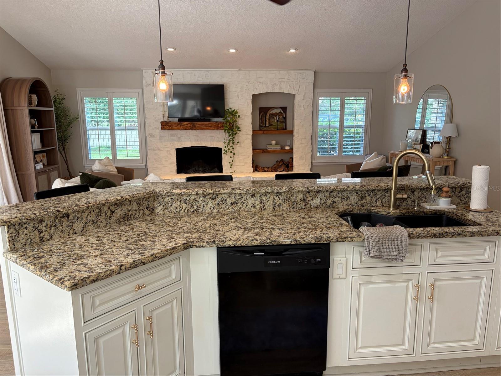 Image 6 of 60 For 104 Stonebrook Court