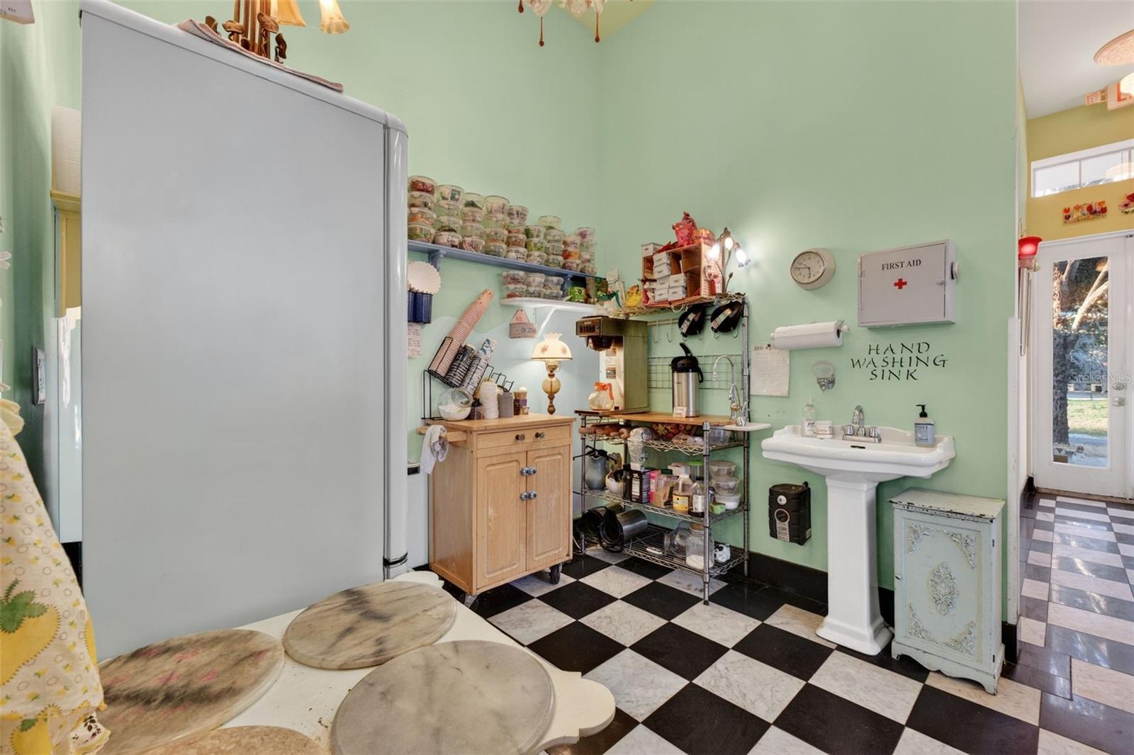 Image 21 of 50 For 197 Church Street