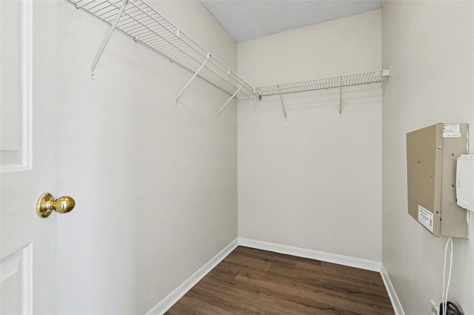 Image 16 of 27 For 404 Vine Cliff Street