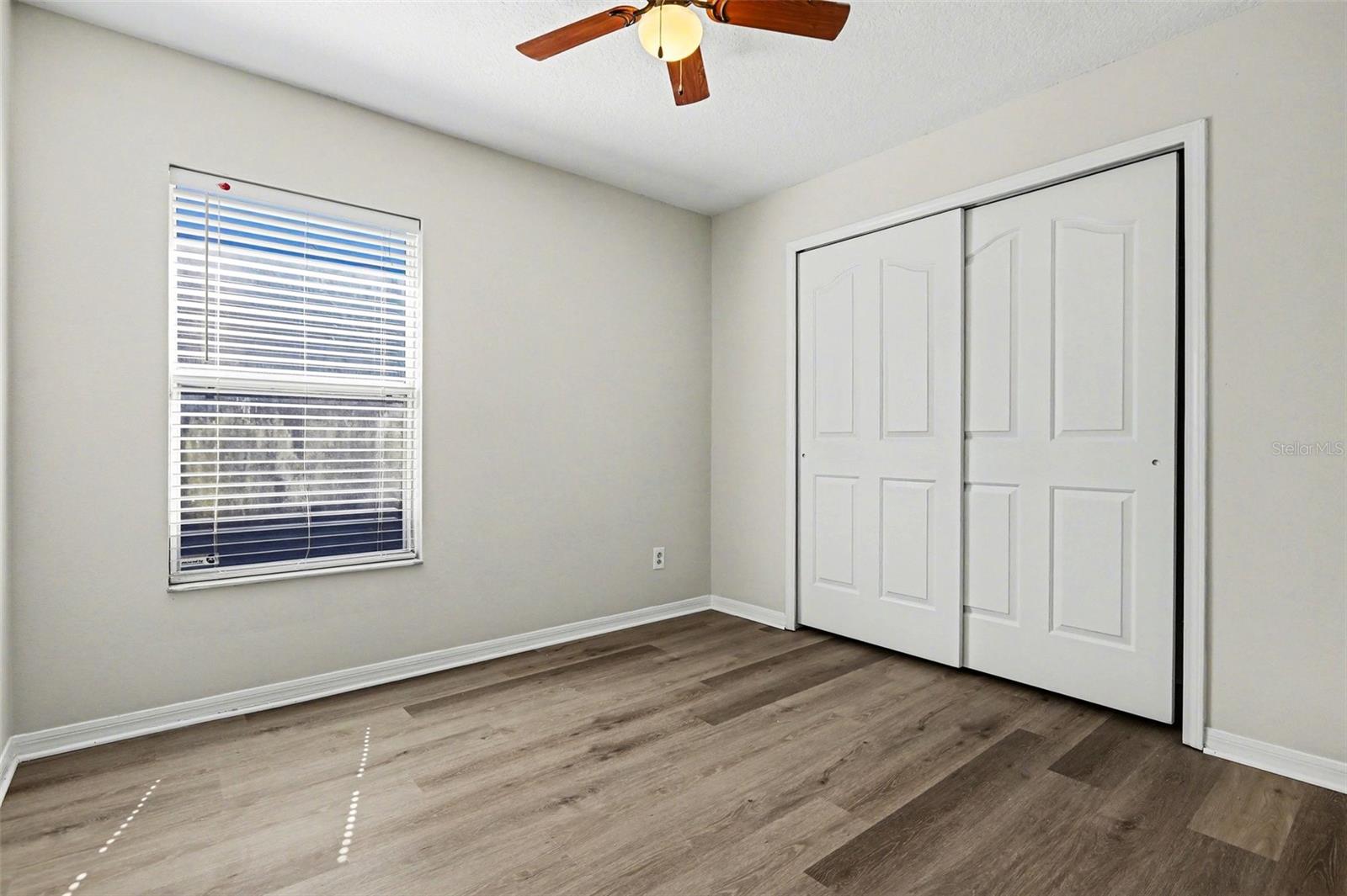 Image 19 of 27 For 404 Vine Cliff Street