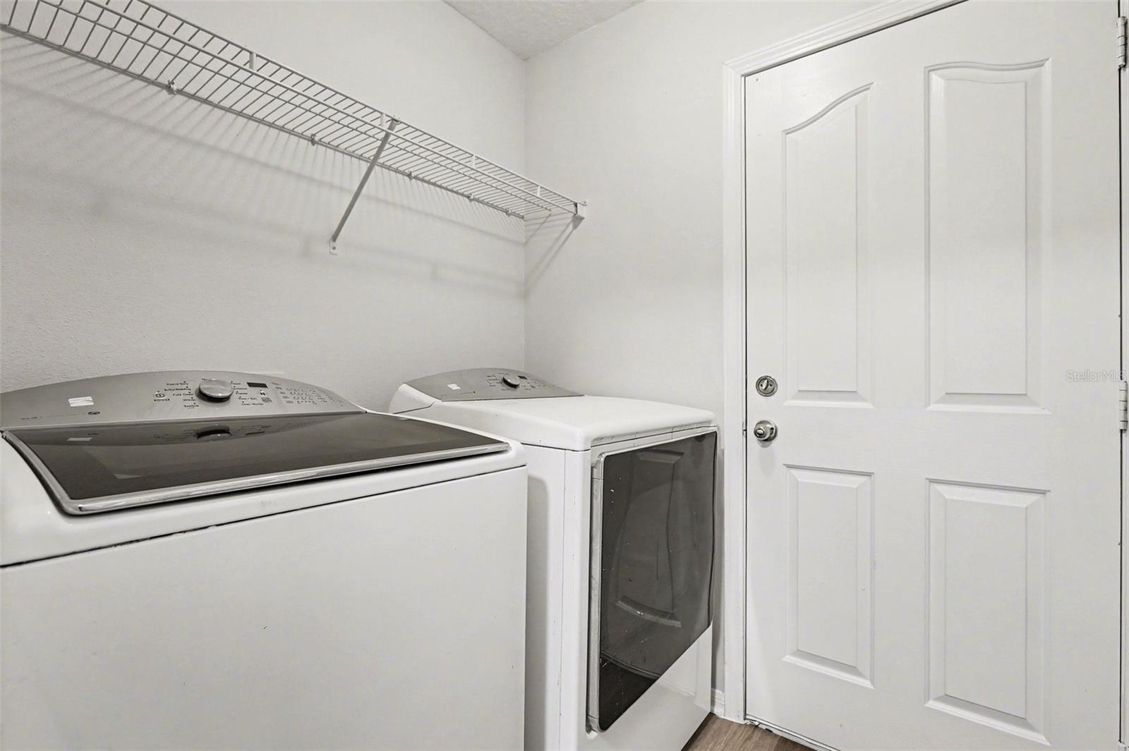 Image 24 of 27 For 404 Vine Cliff Street