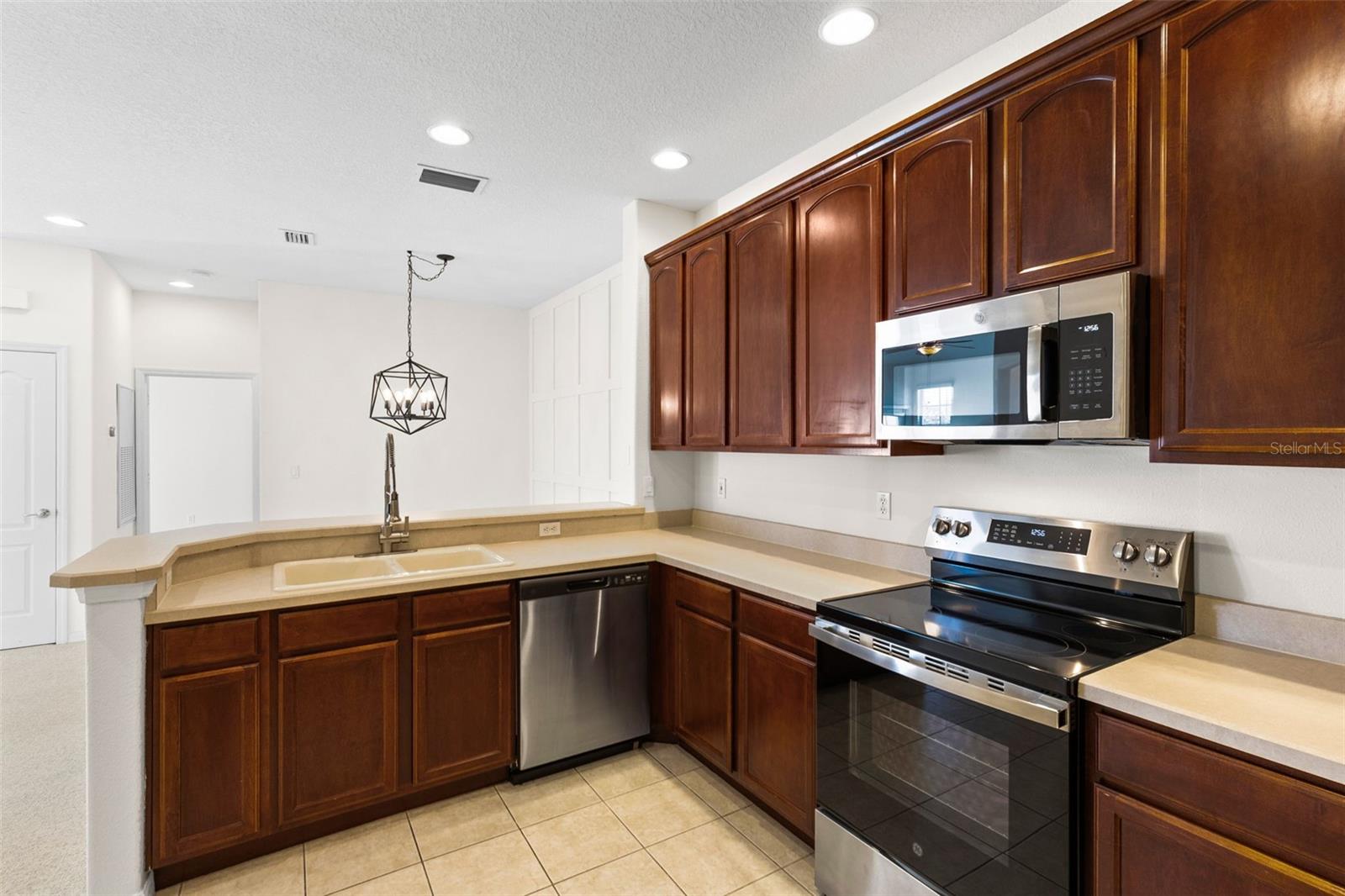 Image 8 of 28 For 17321 Promenade Drive