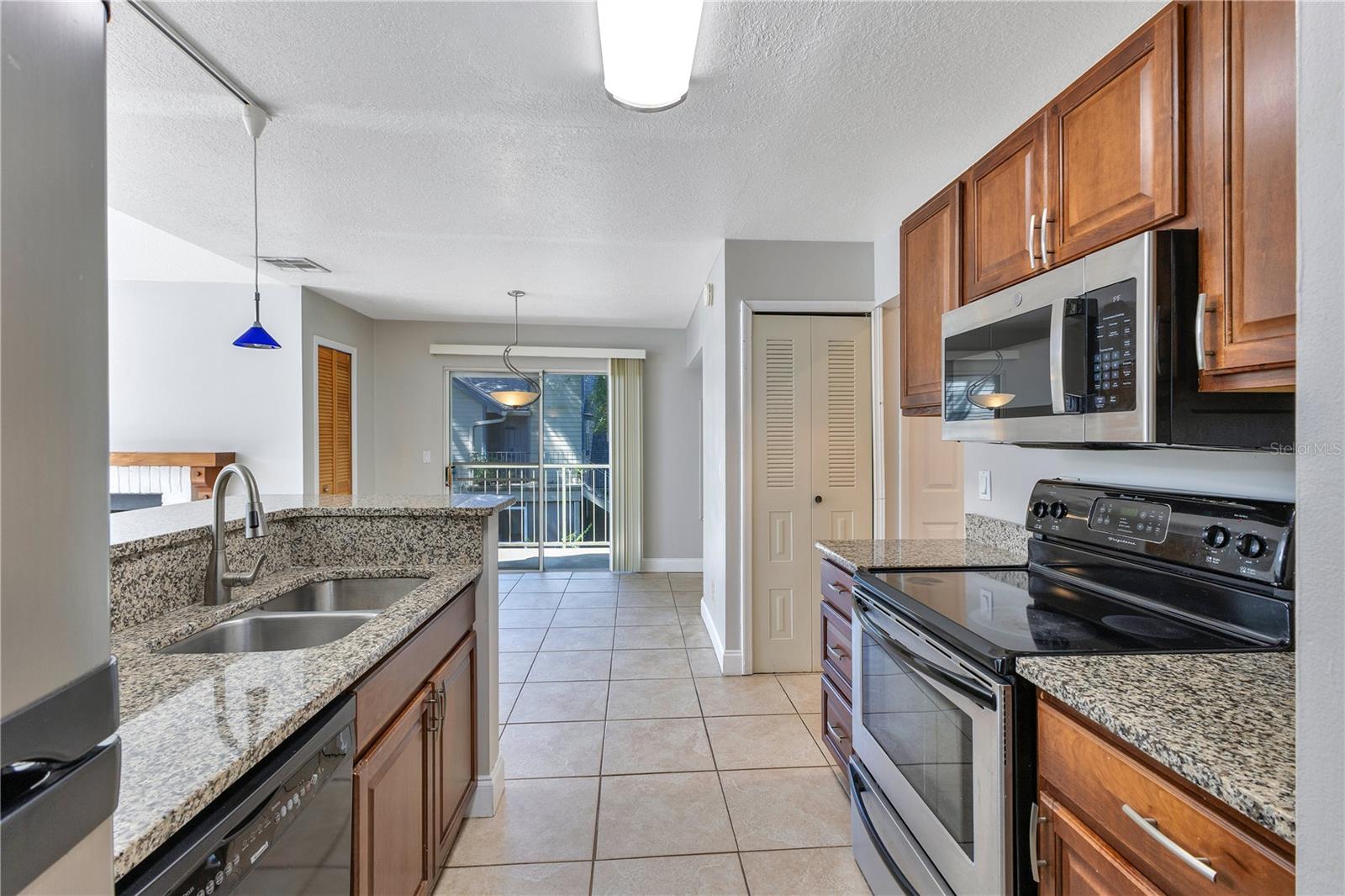 Image 13 of 28 For 955 Forest Ridge Court 203