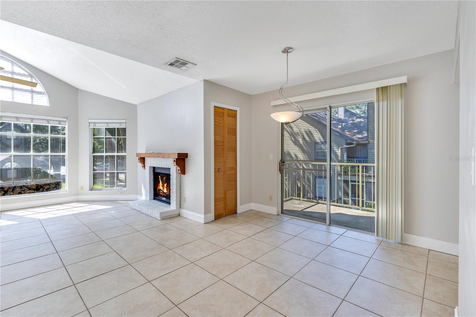 Image 9 of 28 For 955 Forest Ridge Court 203