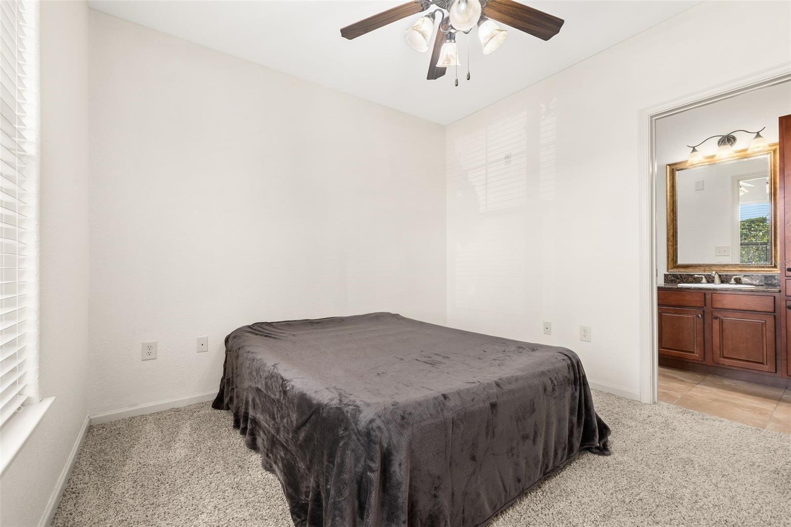 Image 16 of 30 For 901 Charo Parkway 716