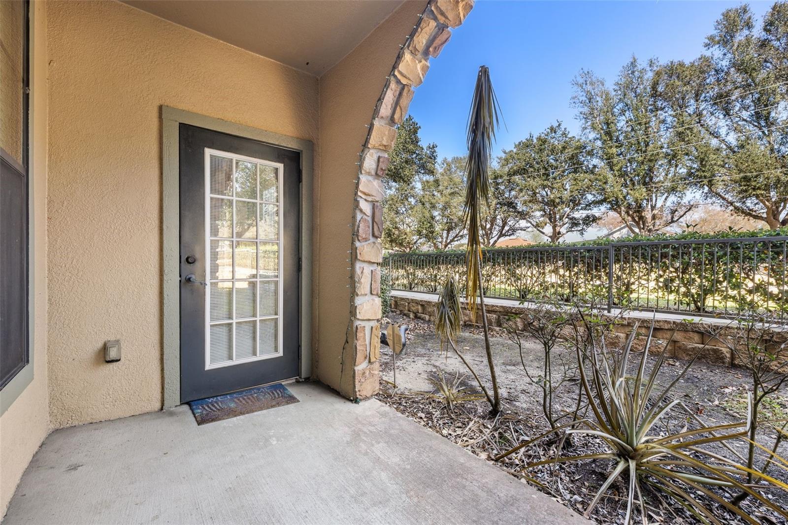 Image 21 of 30 For 901 Charo Parkway 716