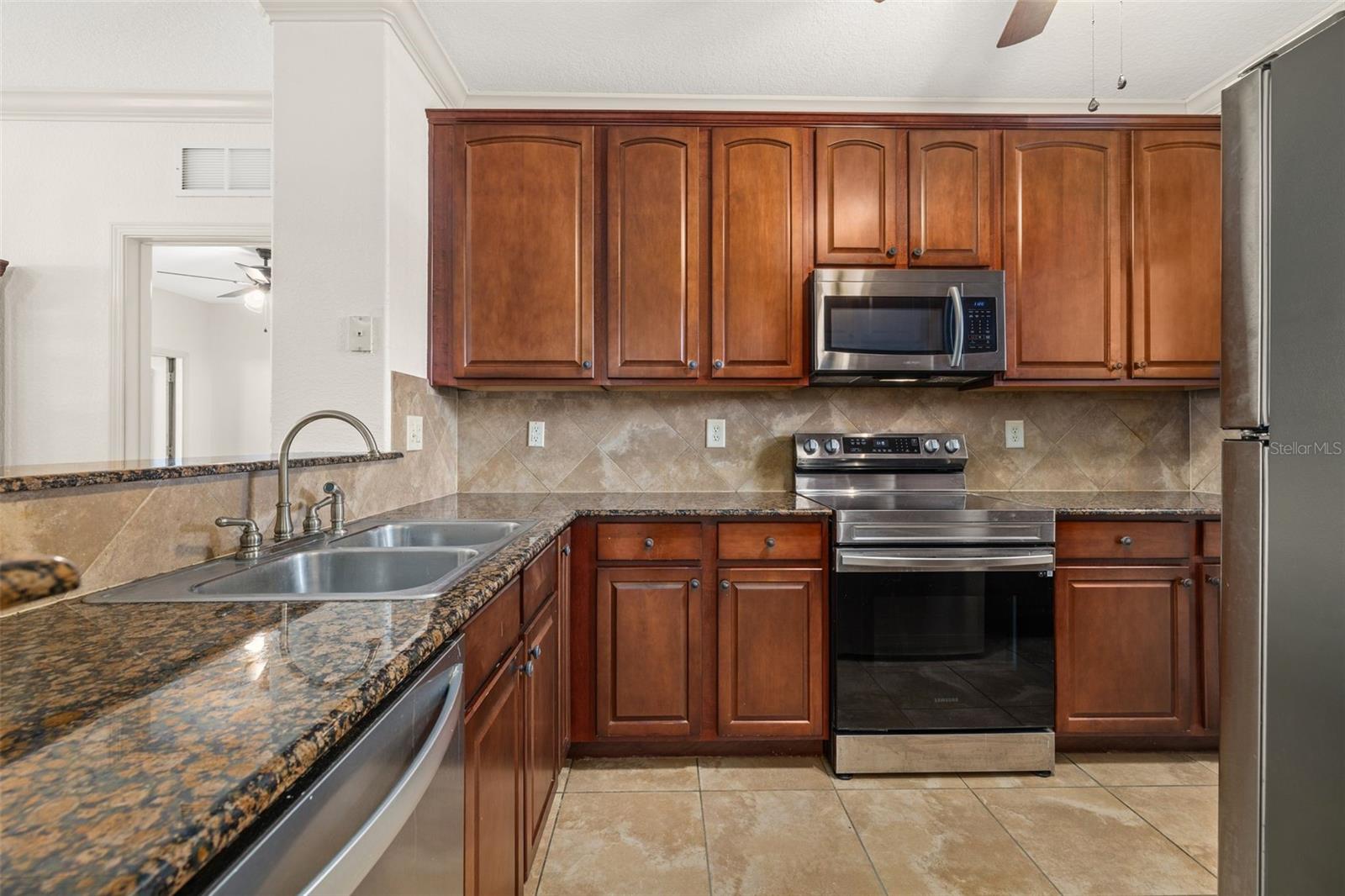 Image 4 of 30 For 901 Charo Parkway 716