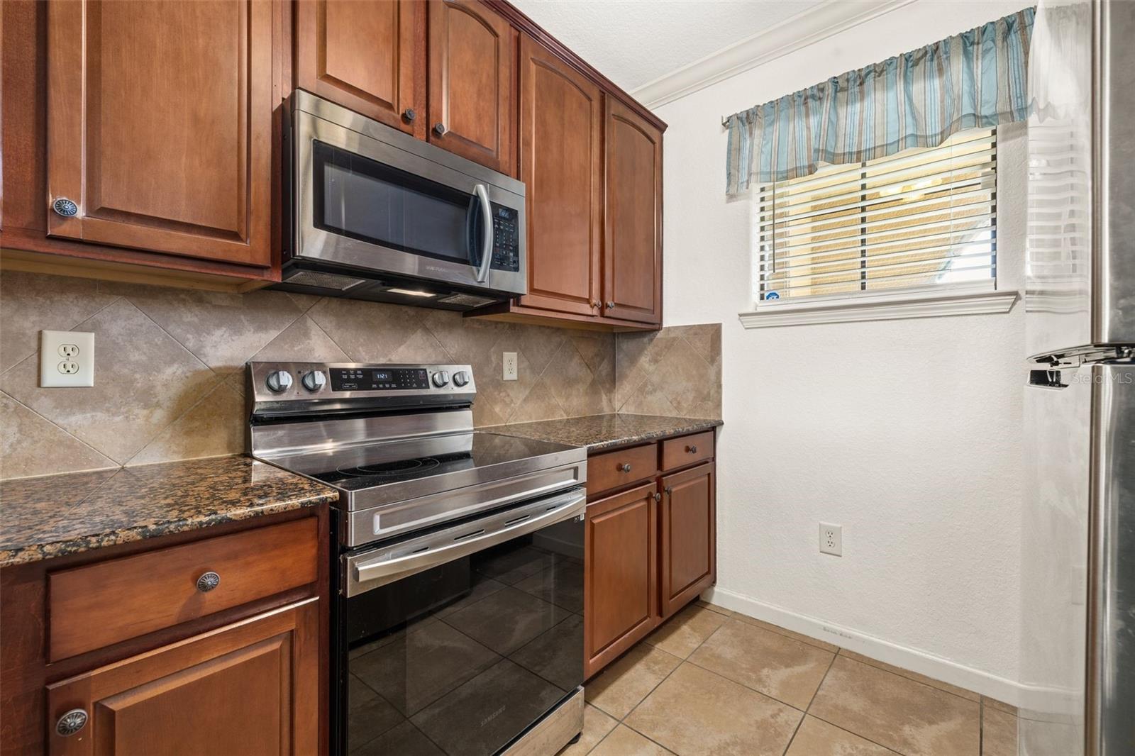 Image 5 of 30 For 901 Charo Parkway 716