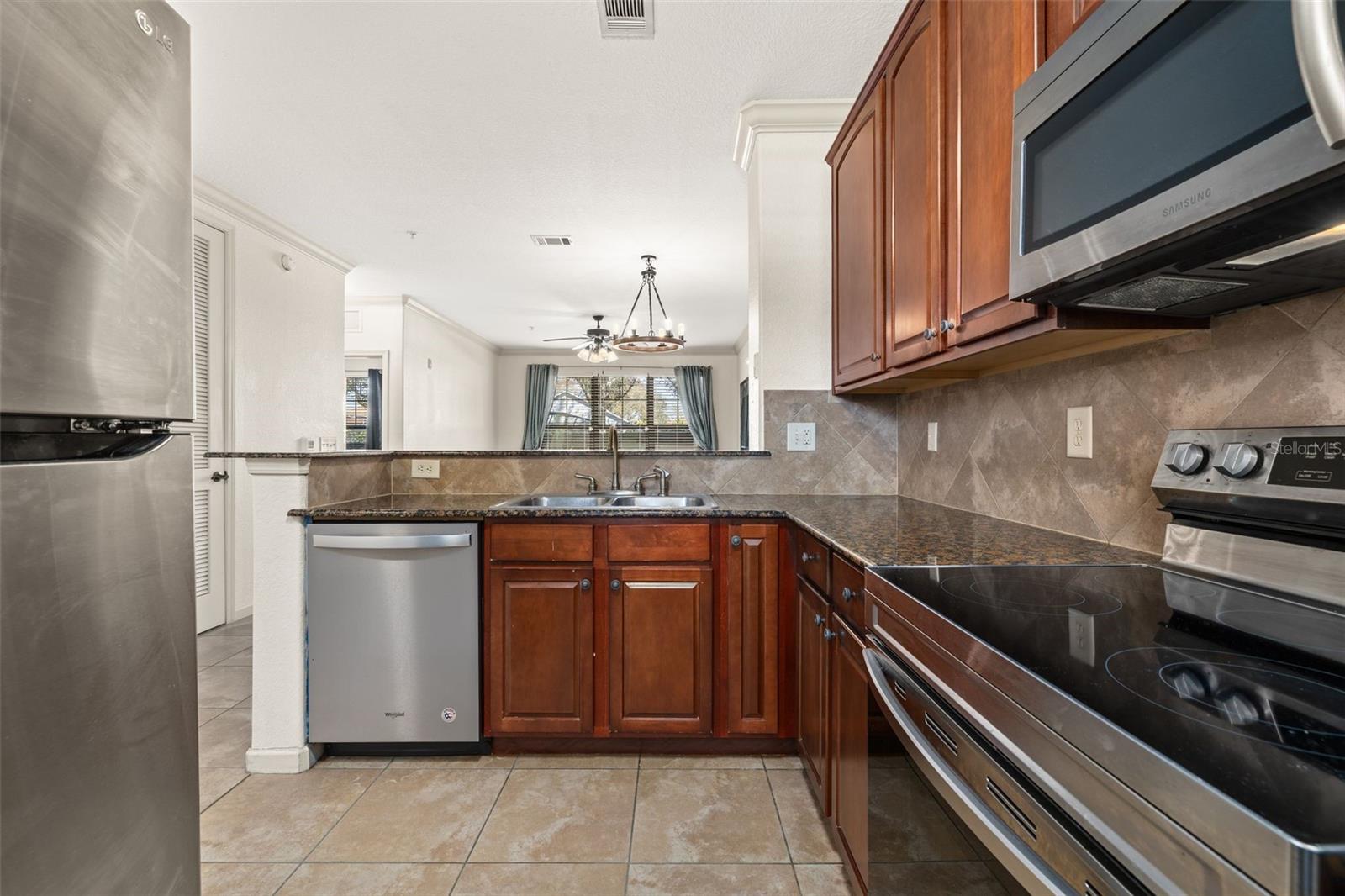 Image 6 of 30 For 901 Charo Parkway 716