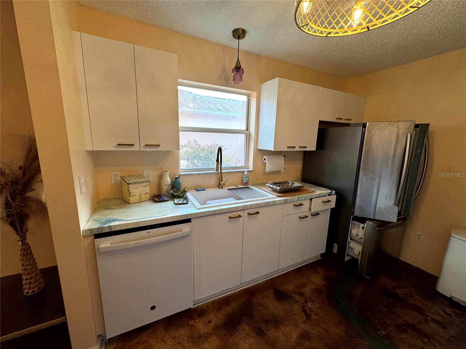 Image 19 of 54 For 413 Calzada Court