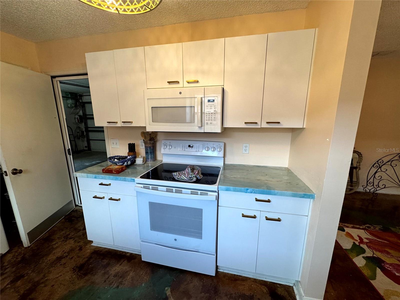 Image 20 of 54 For 413 Calzada Court