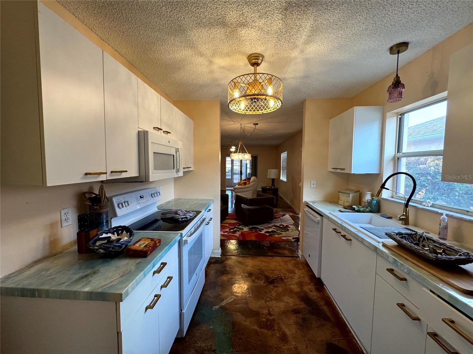 Image 22 of 54 For 413 Calzada Court