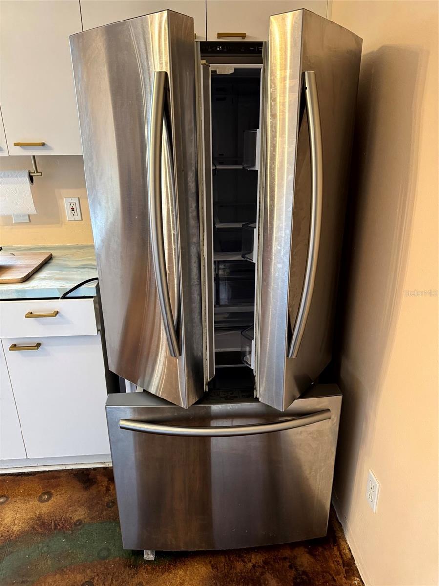 Image 32 of 54 For 413 Calzada Court