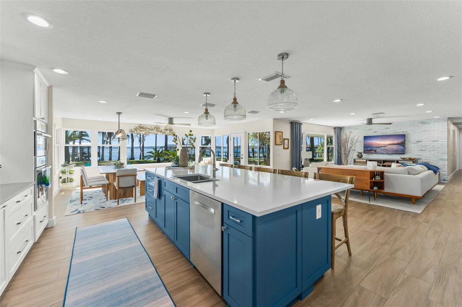 Image 19 of 42 For 10435 Lake Louisa Road